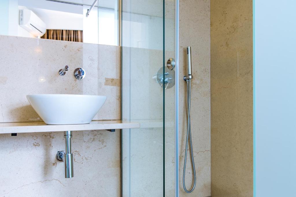a bathroom with a sink and a shower at Hotel Londres Estoril / Cascais in Estoril