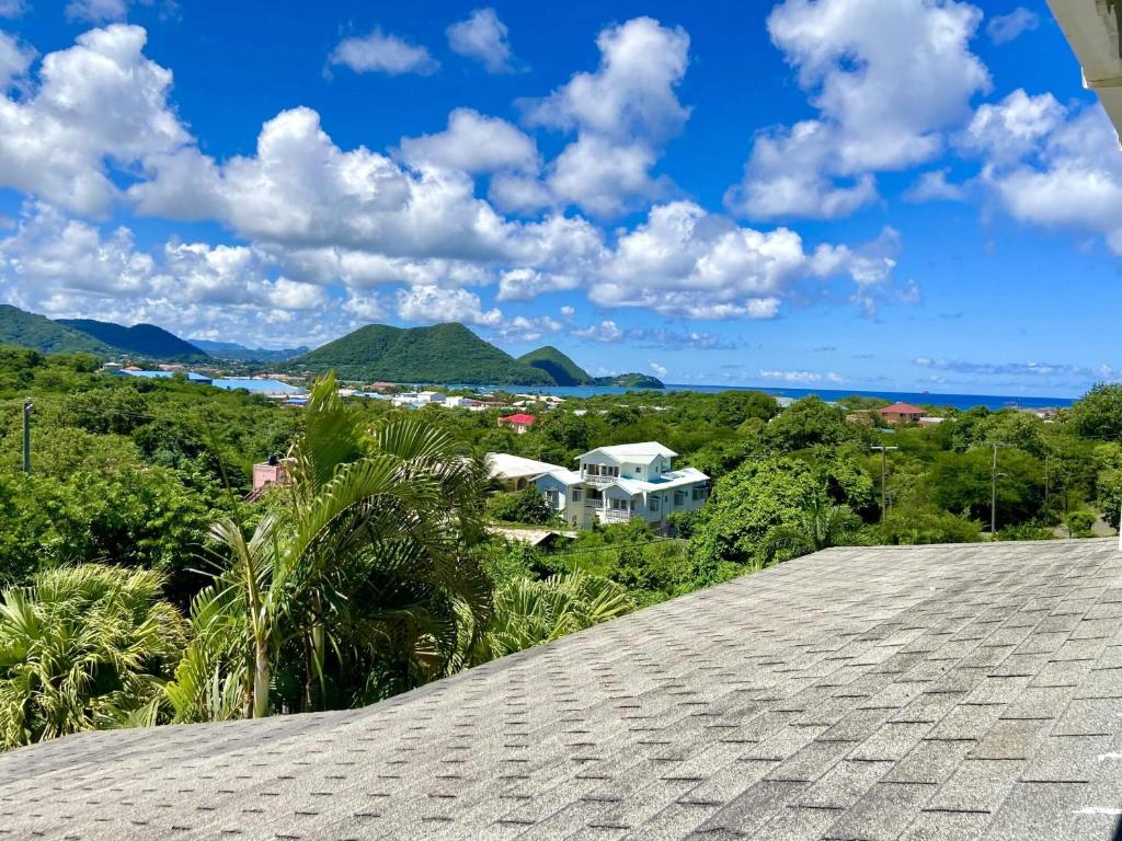 una vista desde el techo de una casa en NEW Luxury VILLA CapEstate Saint Lucia Ocean View en Cap Estate