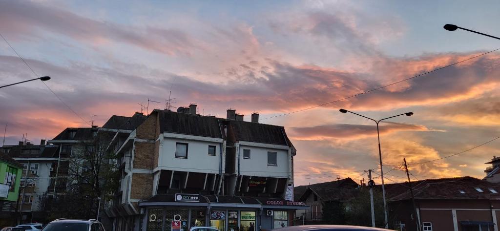 Východ nebo západ slunce při pohledu z apartmánu nebo okolí