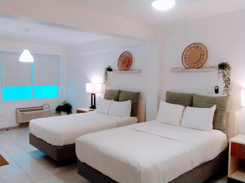 Postel nebo postele na pokoji v ubytování Trinitaria House Hotel