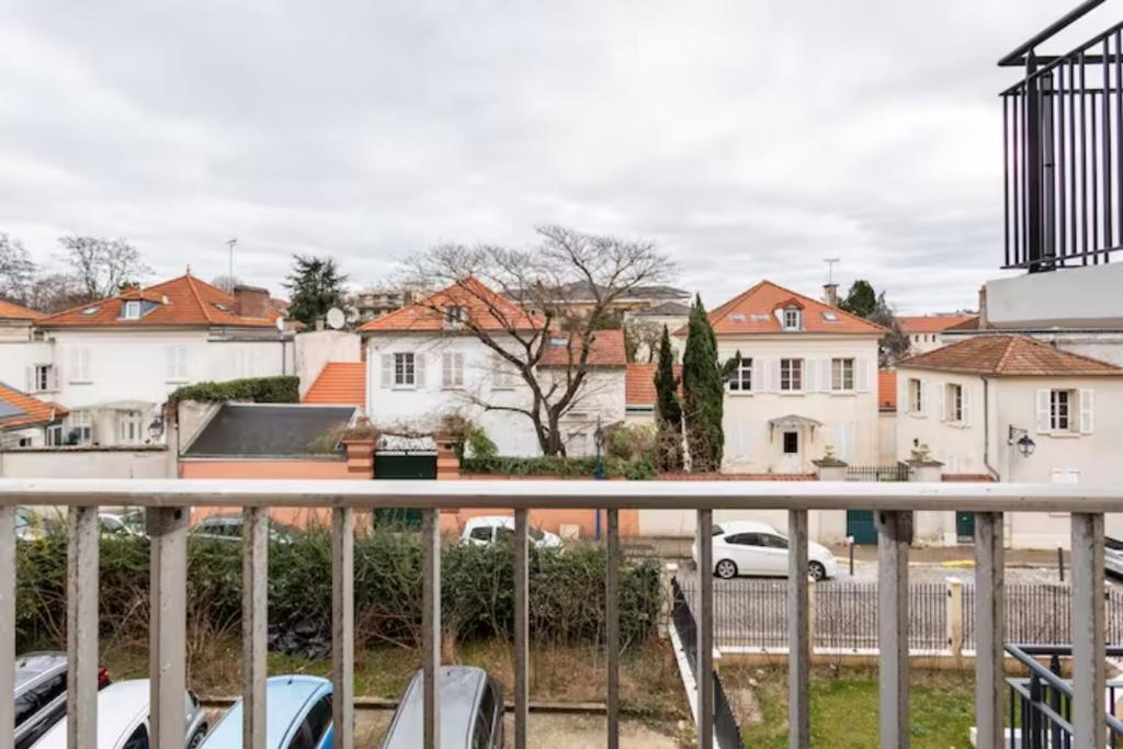 a view of a city from the balcony of a house at Maison des voyageurs Cerise - PARIS ORLY in Choisy-le-Roi