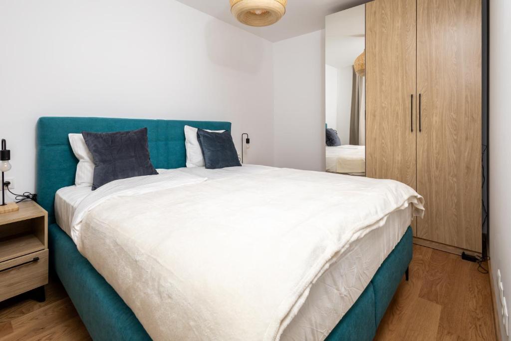 Una cama o camas en una habitación de Zoder Apartments
