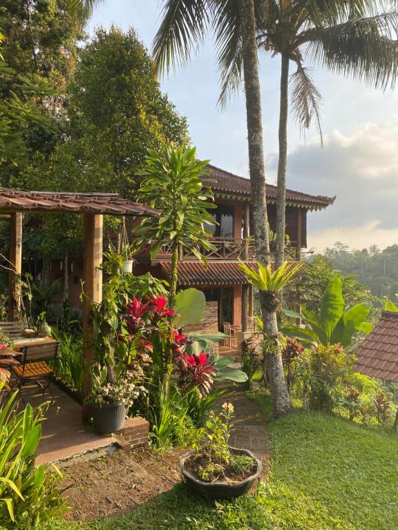 a house with a garden and palm trees at Hidden paradise in Angsri