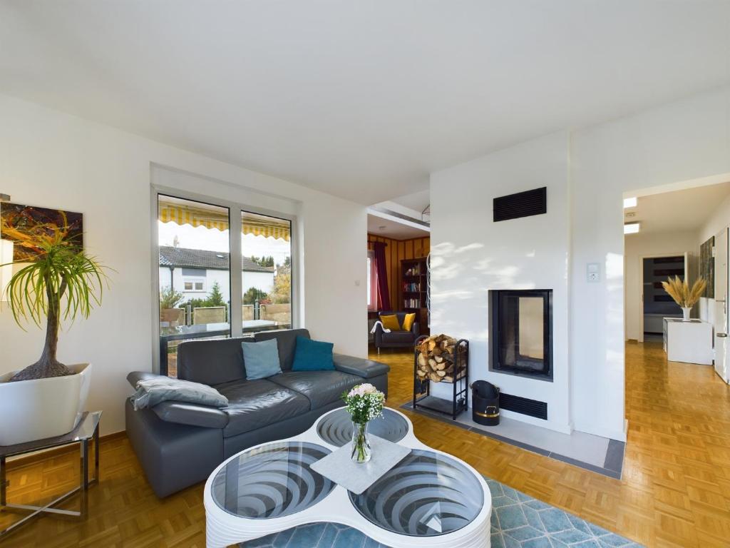 a living room with a couch and a table at große, elegante Ferienwohnung in Langenfeld
