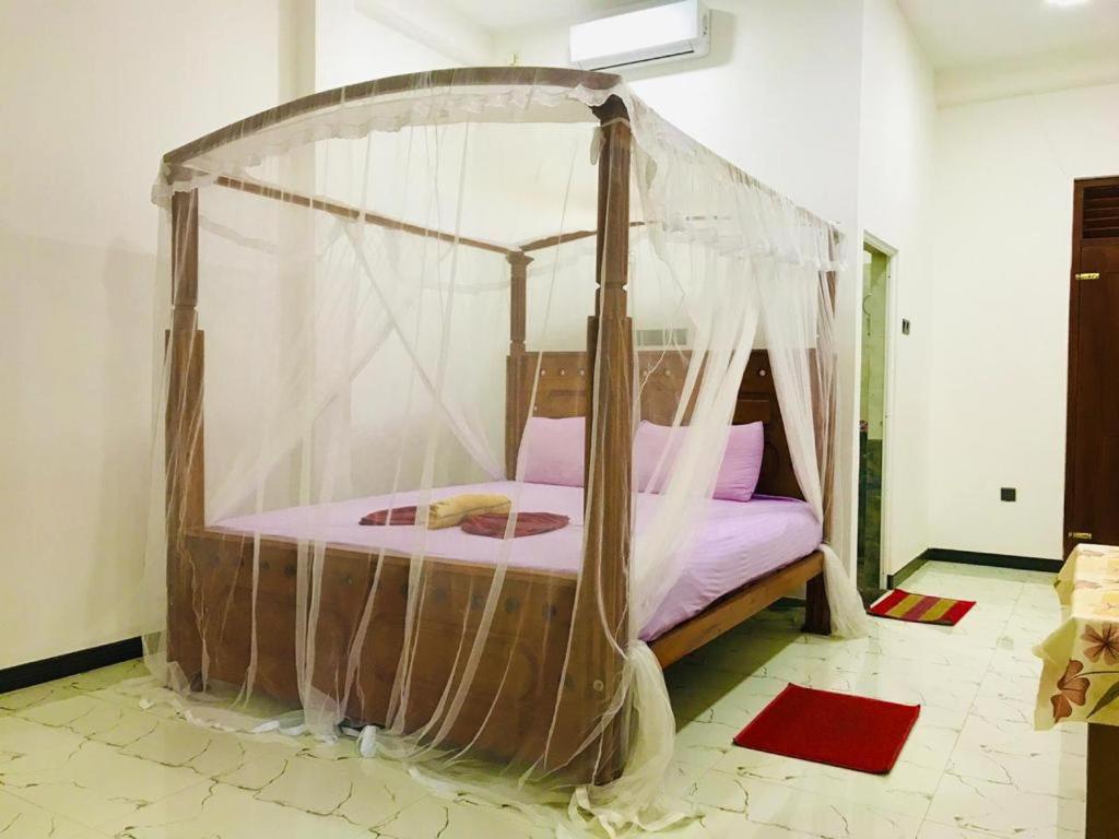 Postel nebo postele na pokoji v ubytování Green jade Inn Mirissa
