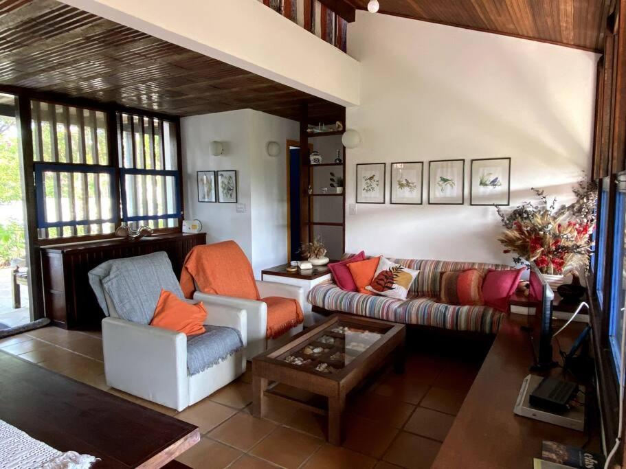 a living room with a couch and a table at Casa na Colina de Geribá, Búzios in Búzios