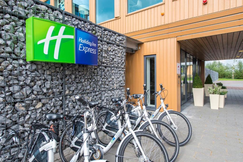 Jízda na kole v ubytování Holiday Inn Express Utrecht - Papendorp by IHG nebo okolí