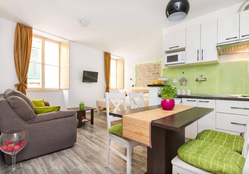 Kuchyň nebo kuchyňský kout v ubytování Apartments Mila