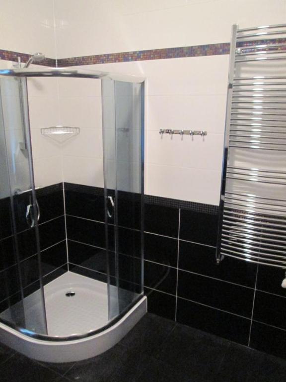 Hotel Serby - Chambre Simple Avec Douche