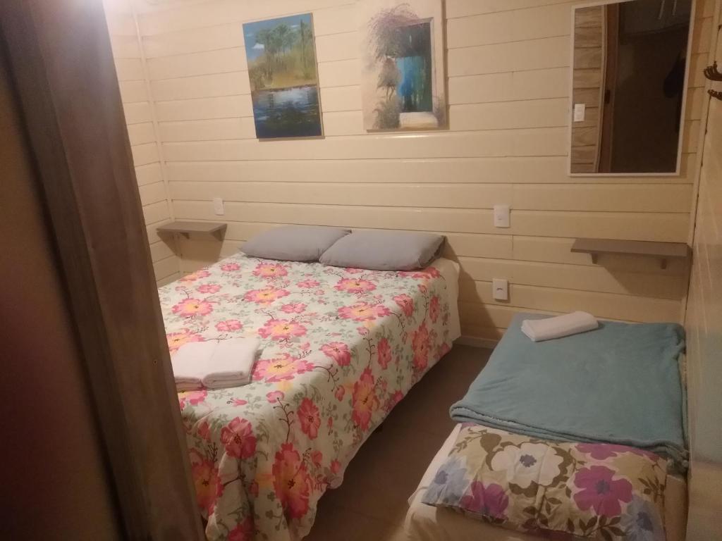 a small room with a bed and a window at Apartamento do lago in Gramado