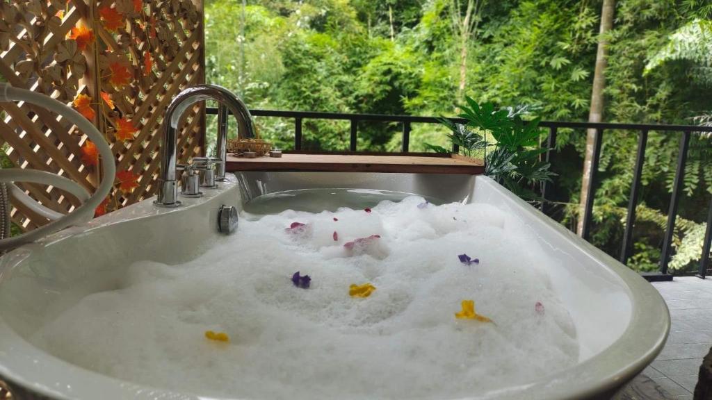 สว้าฮิลล์ น่าน สะปัน - SAWA Hills - Triple Habitación Con Balcón