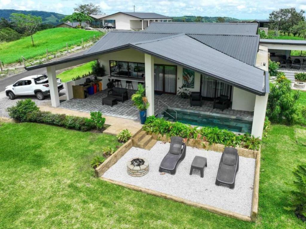 Villas Jawara ! Un Volcán en su Jardín ! - Villa