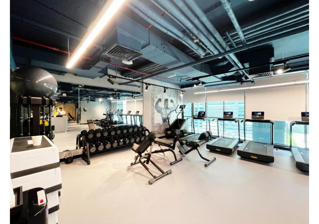 Fitness centrum a/nebo fitness zařízení v ubytování First Class Apartments in Seven Palm with direct Access to the West Palm Beach and Nakheel Mall