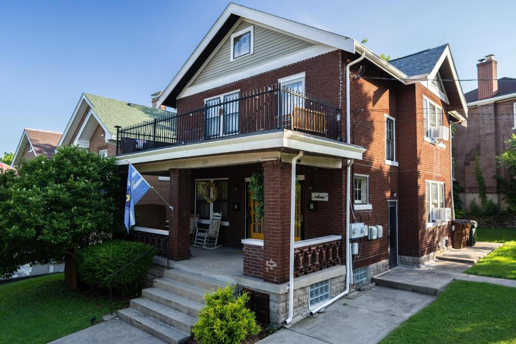 Historic Townhouse in Wallace Woods Quiet, Easy Parking, Pets Covington Updated