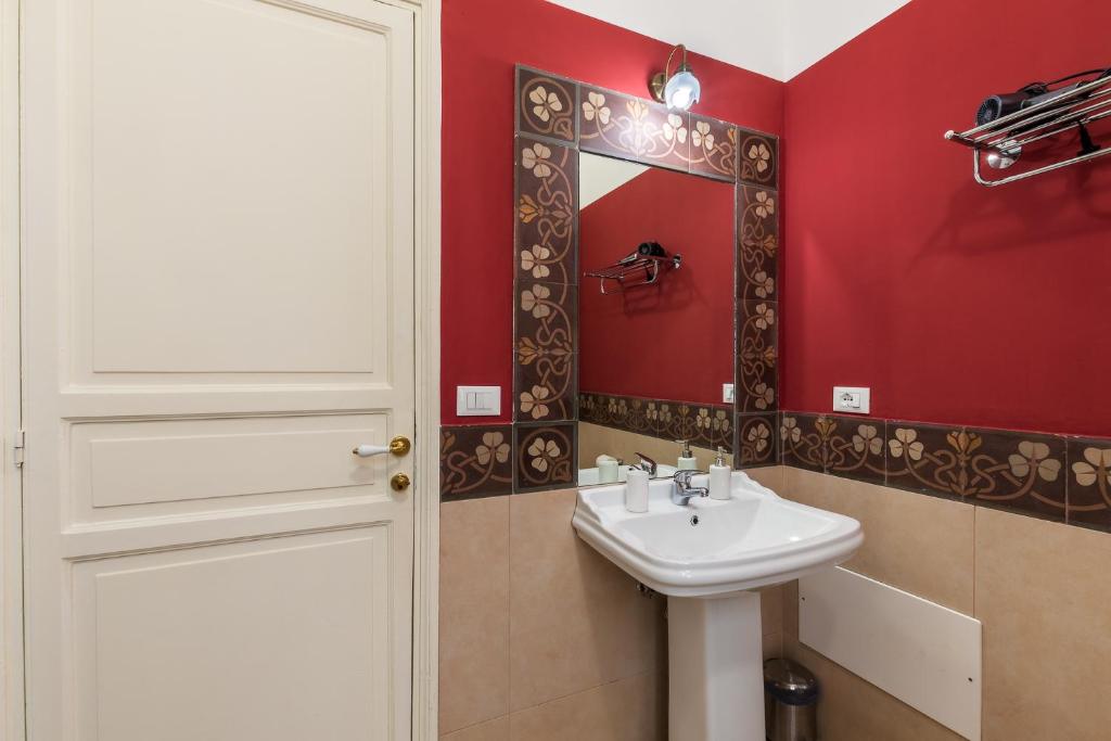 A bathroom at casa mo room and suite