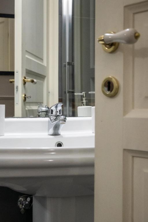 A bathroom at casa mo room and suite