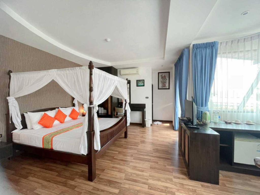 Postel nebo postele na pokoji v ubytování Jingjit Hotel