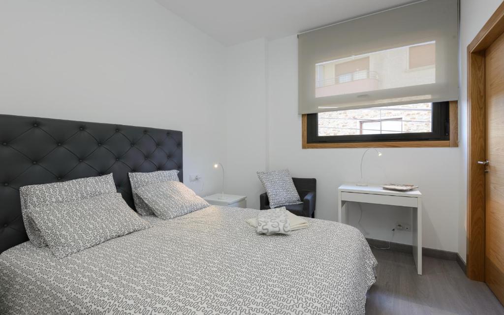 Posteľ alebo postele v izbe v ubytovaní Apartamentos Lanceata