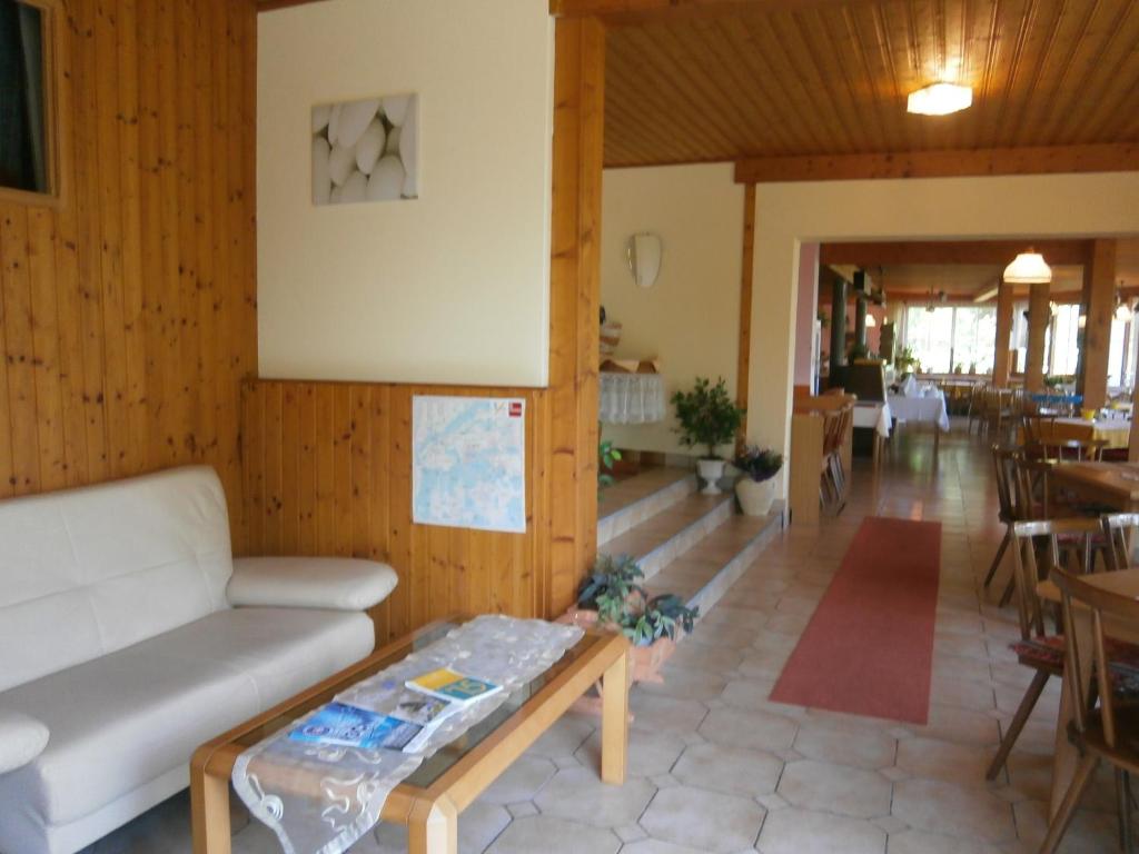 A seating area at Ferienpension Garni Hubert Rigelnik