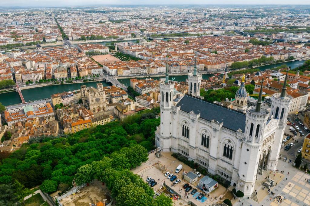 Widok na miasto Lyon z tego apartamentu