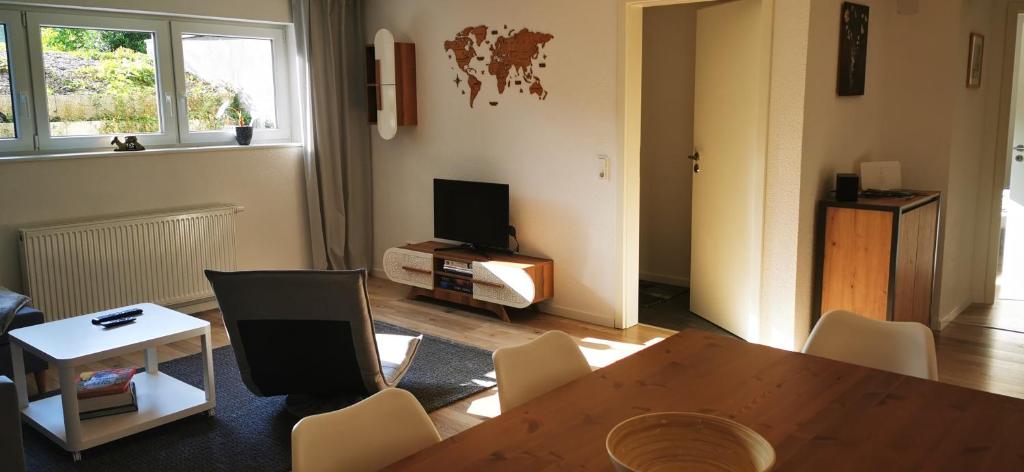 TV a/nebo společenská místnost v ubytování Ferienwohnung Albbruck/Albert