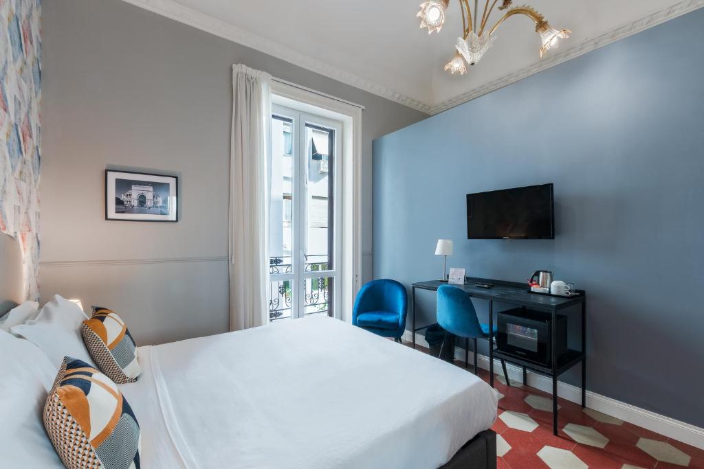 A television and/or entertainment centre at casa mo room and suite