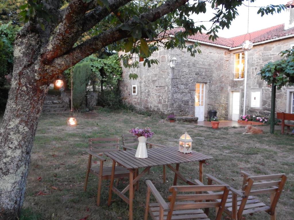 Vonkajšia záhrada v ubytovaní Pensión - Albergue de Logrosa