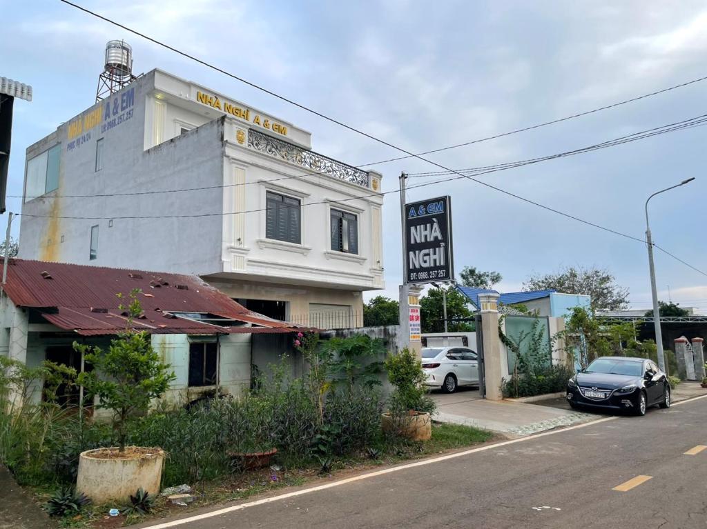 a car parked in front of a building on a street at Nhà Nghỉ A&Em in Xã Bình Hòa