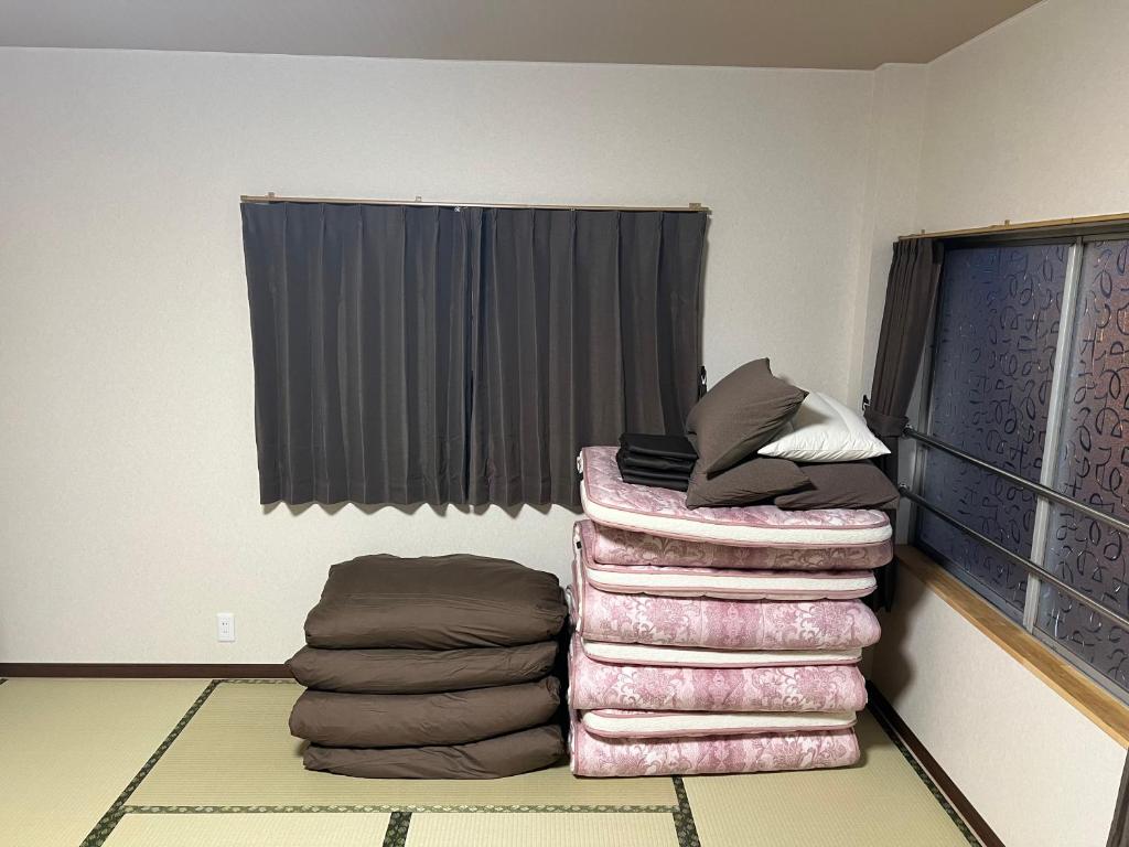 Postel nebo postele na pokoji v ubytování 長徳寺宿坊　Temple Hotel