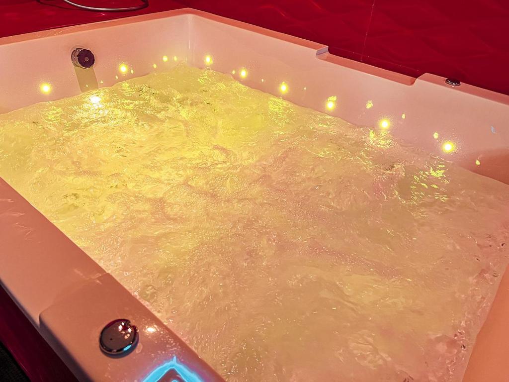 Le Confiden'spa Loft 55m2 Jacuzzi - Billard - Chemine - Terrasse, Hoenheim  (tarifs actualiss pour 2026)