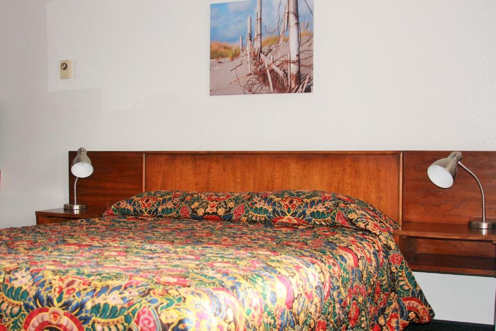 Postel nebo postele na pokoji v ubytování Heidi's Inn
