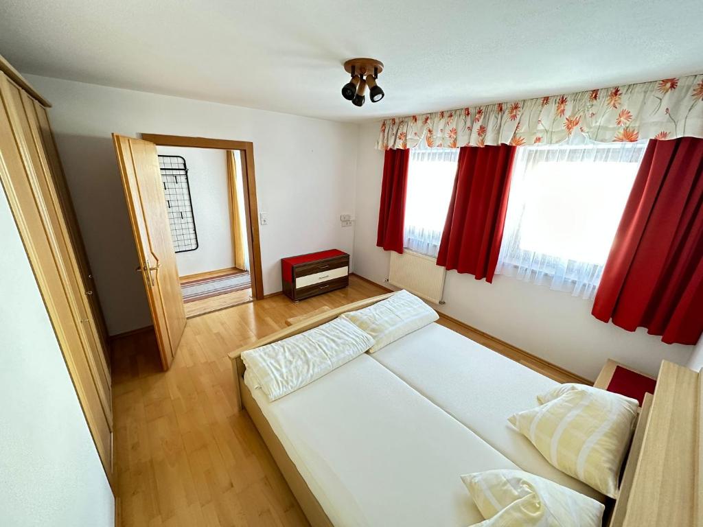 Postel nebo postele na pokoji v ubytování Haus Luxer
