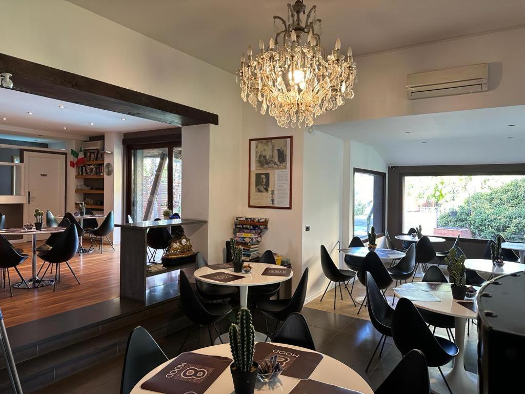 Un lugar para sentarse en Ottomood B&B and Apartments