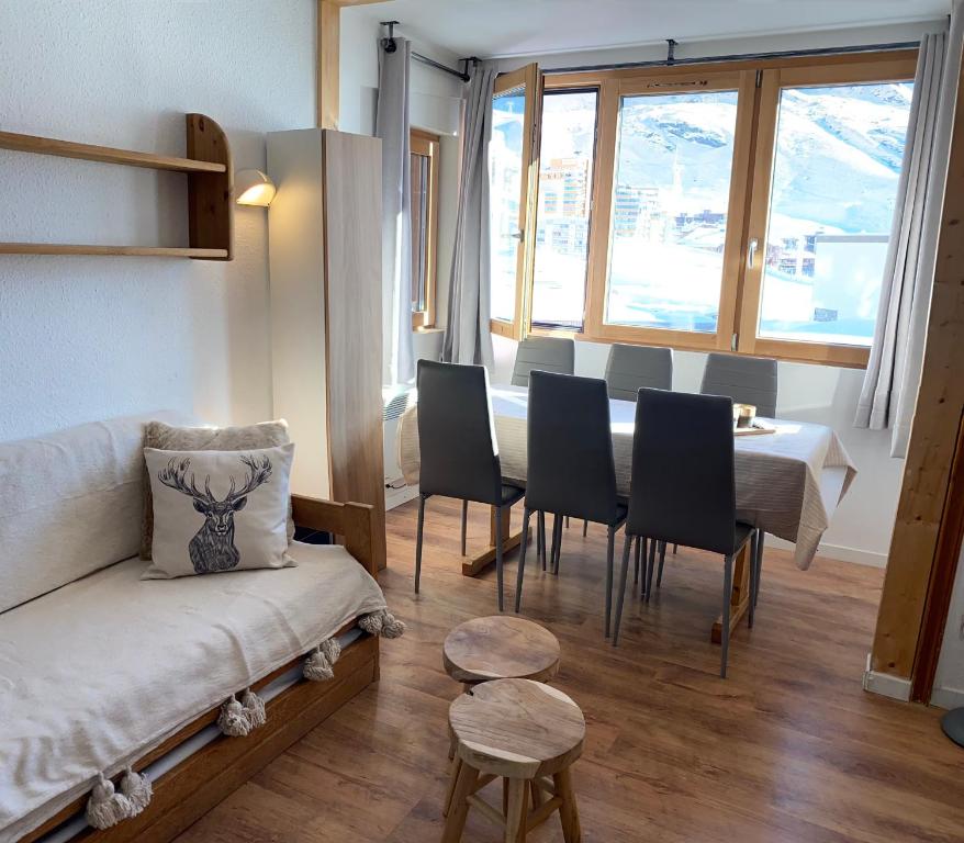 Oleskelutila majoituspaikassa Le V - 2 bedrooms flat in the middle of Val Thorens