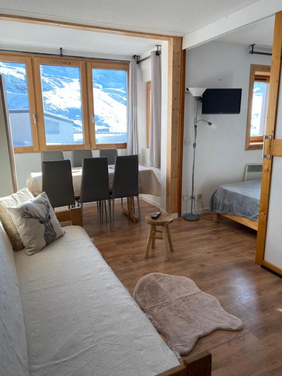 Postel nebo postele na pokoji v ubytování Le V - 2 bedrooms flat in the middle of Val Thorens