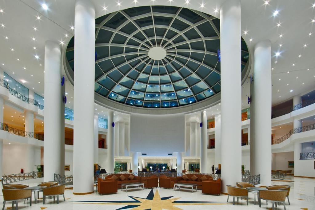 - une vue sur le hall d'un centre commercial dans l'établissement Amarina Star Resort & Aqua Park Sharm El-Skeikh, à Charm el-Cheikh