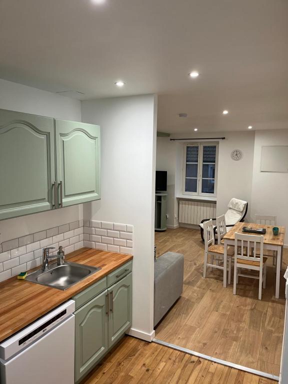 Kuchyň nebo kuchyňský kout v ubytování T3 en duplex logement entier