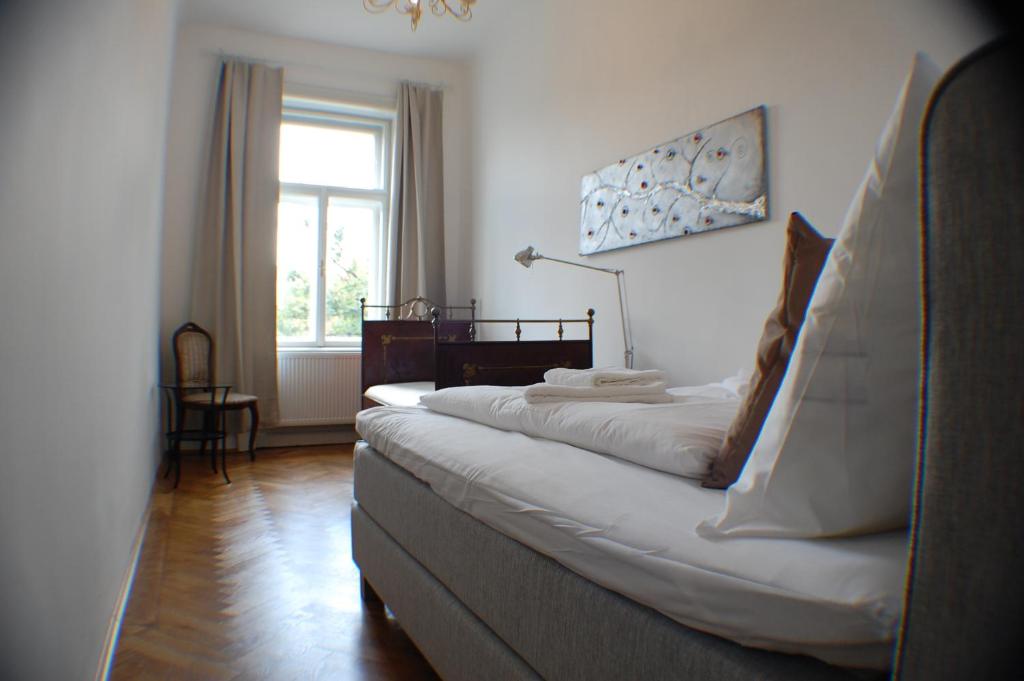 Postel nebo postele na pokoji v ubytování Kunsthaus Apartments