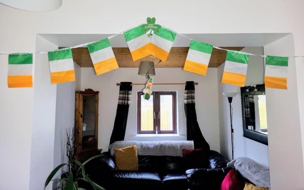 Rúm í herbergi á Sunriseview Cottages
