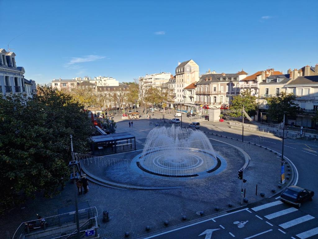 a fountain in the middle of a city at Grand appartement cosy-Hyper Centre-Place Verdun in Tarbes