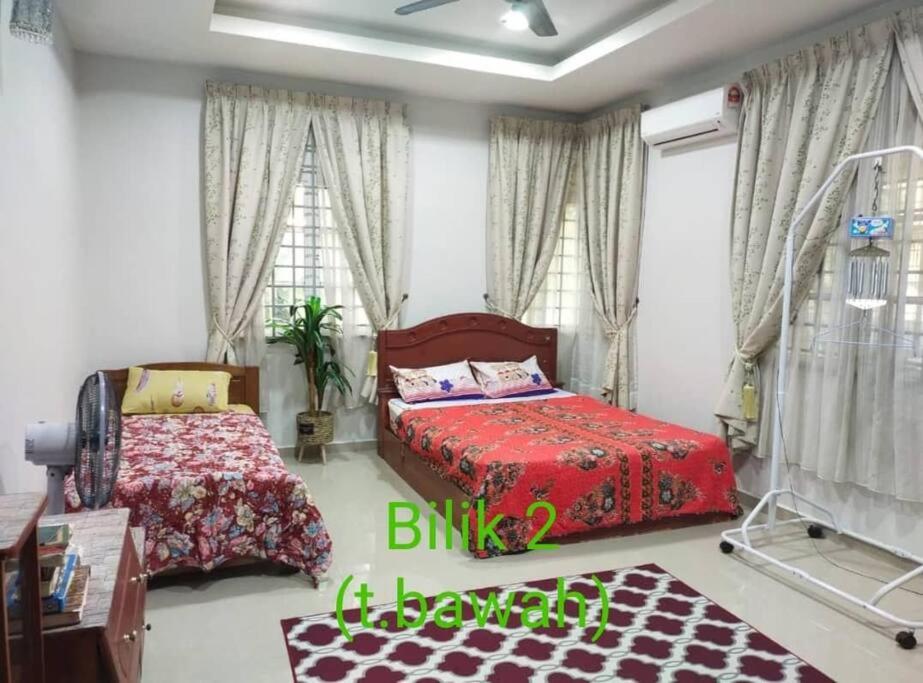 Ένα ή περισσότερα κρεβάτια σε δωμάτιο στο Rafna Homestay