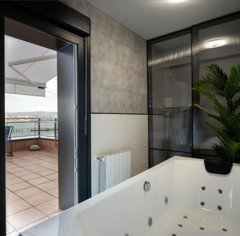 Ático Lujo Costa Vasca Bilbao - Jacuzzi privado en la habitación en Santurce