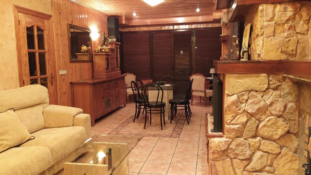 Istumisnurk majutusasutuses Casa Axier-Chalet con Piscina privada y chimenea