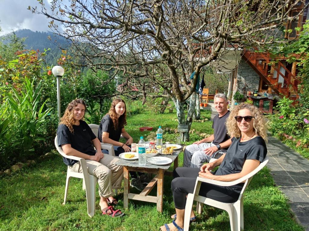 Gallery image of Ishan Log Huts- A Boutique Homestay-since 1999 in Jibhi
