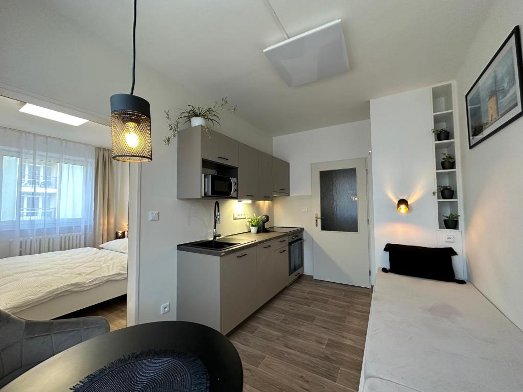 Postel nebo postele na pokoji v ubytování Morava apartmán Uherské Hradiště Šafaříkova 855