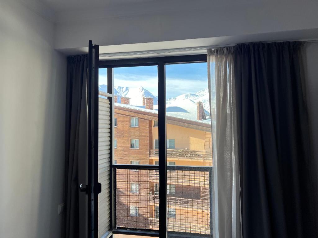 Fotografie z fotogalerie ubytování Gudauri Loft Apartment N508 v destinaci Kʼumlistsʼikhe