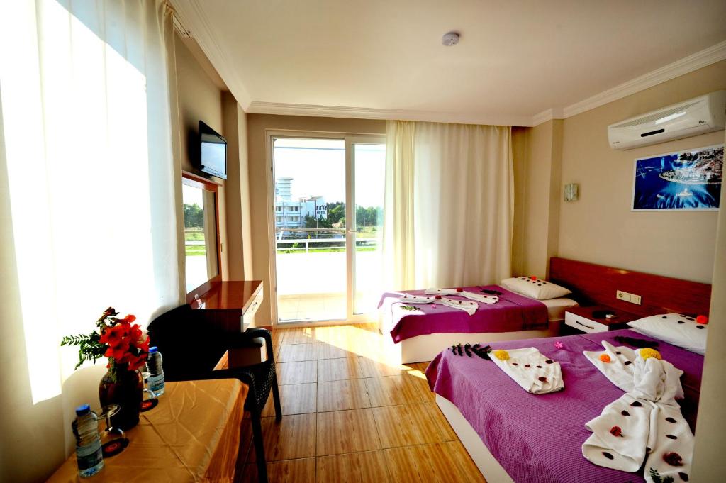 Postel nebo postele na pokoji v ubytování Önder Yıldız Hotel