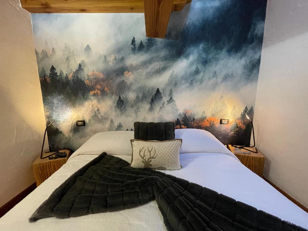 a bedroom with a painting on the wall at La Chambre des Rêves in Aosta