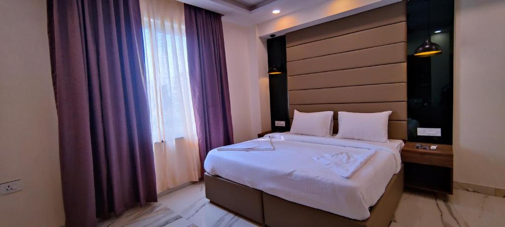 Postel nebo postele na pokoji v ubytování PK Boutique Hotel