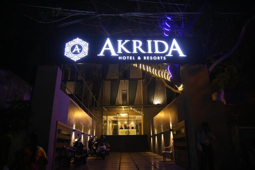 un cartel en el costado de un edificio por la noche en NT Hotels and Resorts Akridha, en Pondicherry